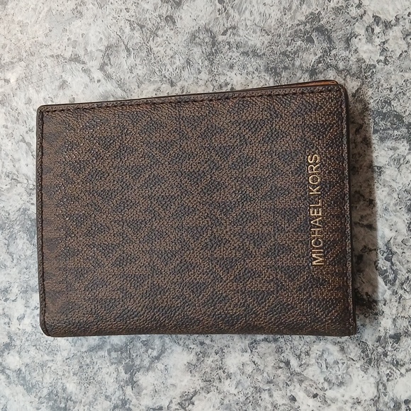 Michael Kors Bedford Travel Passport Wallet - Picture 1 of 6